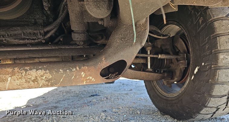 image for item MH9438 2004 Chevrolet Silverado 1500  Ext. Cab pickup truck