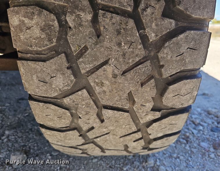 image for item MH9438 2004 Chevrolet Silverado 1500  Ext. Cab pickup truck