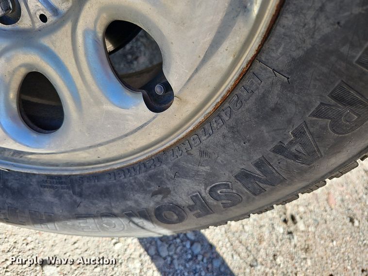 image for item MH9438 2004 Chevrolet Silverado 1500  Ext. Cab pickup truck