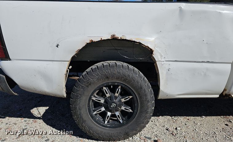 image for item MH9438 2004 Chevrolet Silverado 1500  Ext. Cab pickup truck