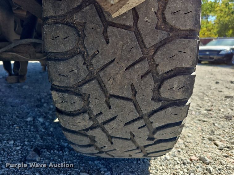 image for item MH9438 2004 Chevrolet Silverado 1500  Ext. Cab pickup truck