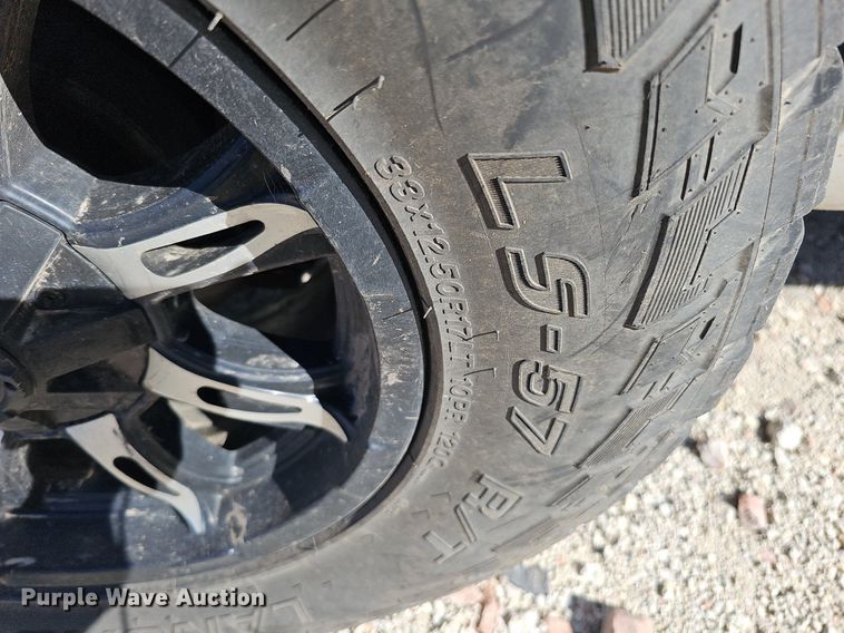 image for item MH9438 2004 Chevrolet Silverado 1500  Ext. Cab pickup truck