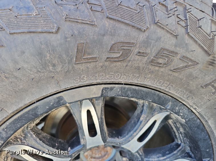 image for item MH9438 2004 Chevrolet Silverado 1500  Ext. Cab pickup truck