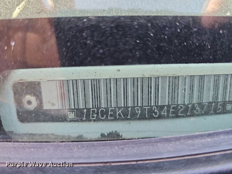 image for item MH9438 2004 Chevrolet Silverado 1500  Ext. Cab pickup truck