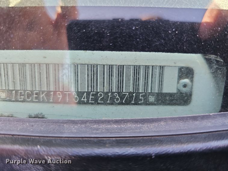 image for item MH9438 2004 Chevrolet Silverado 1500  Ext. Cab pickup truck