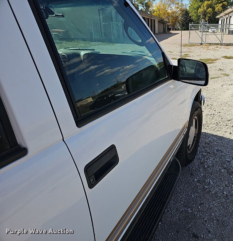 image for item MH9440 1999 Chevrolet Tahoe LS  SUV