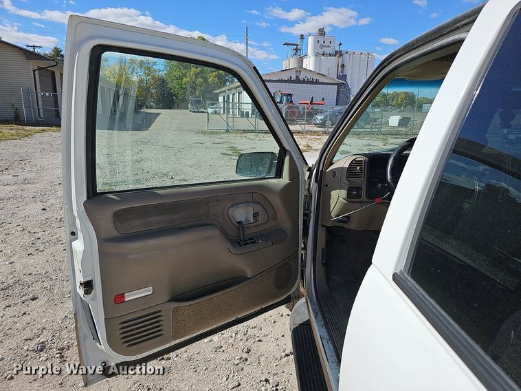 image for item MH9440 1999 Chevrolet Tahoe LS  SUV