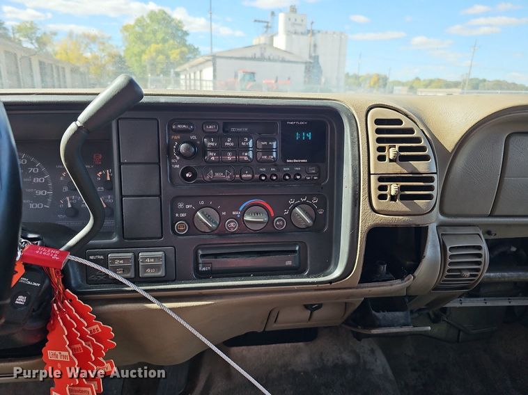 image for item MH9440 1999 Chevrolet Tahoe LS  SUV