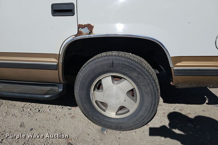 image for item MH9440 1999 Chevrolet Tahoe LS  SUV