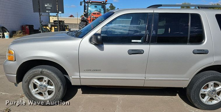 image for item MH9441 2004 Ford Explorer XLT  SUV