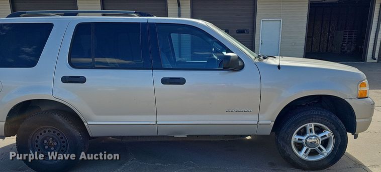 image for item MH9441 2004 Ford Explorer XLT  SUV