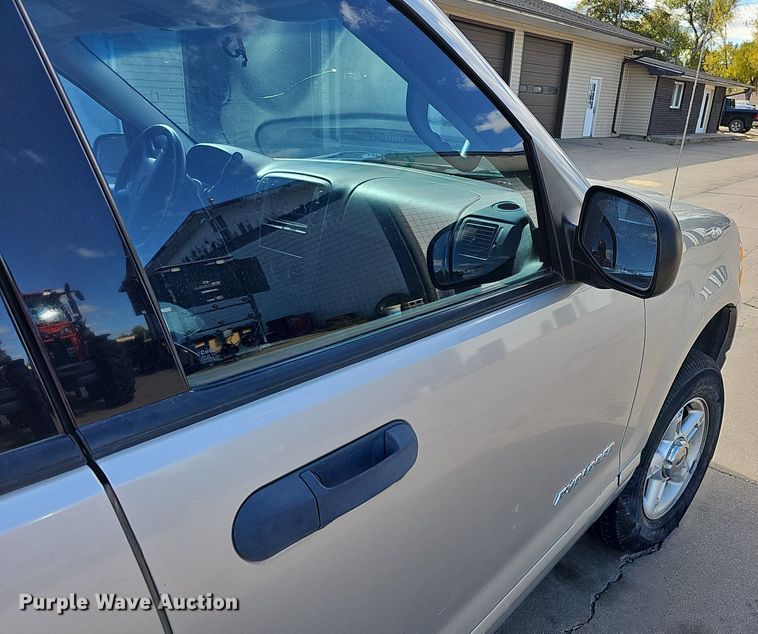 image for item MH9441 2004 Ford Explorer XLT  SUV