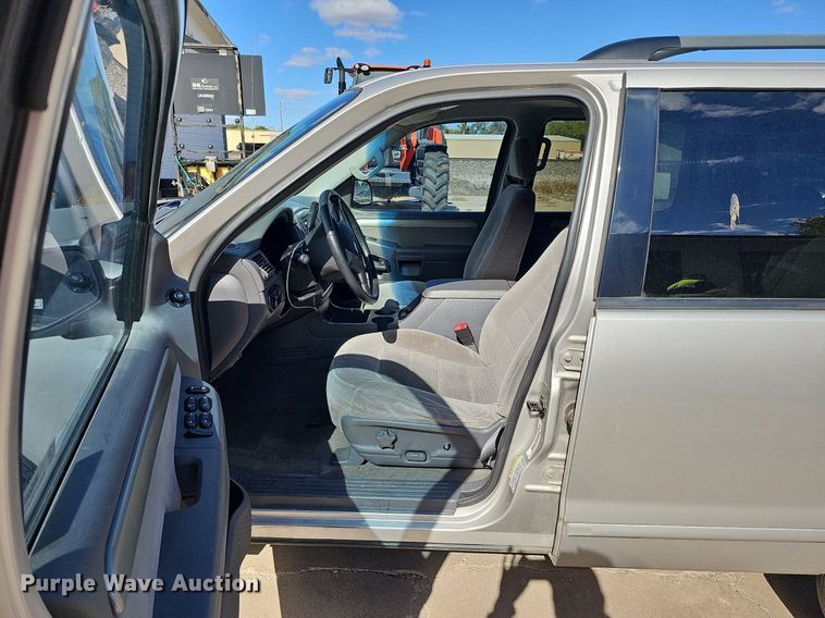 image for item MH9441 2004 Ford Explorer XLT  SUV