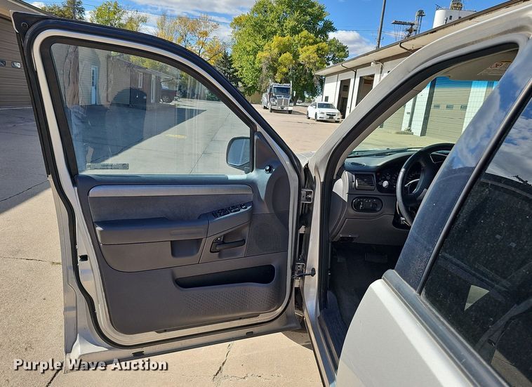 image for item MH9441 2004 Ford Explorer XLT  SUV