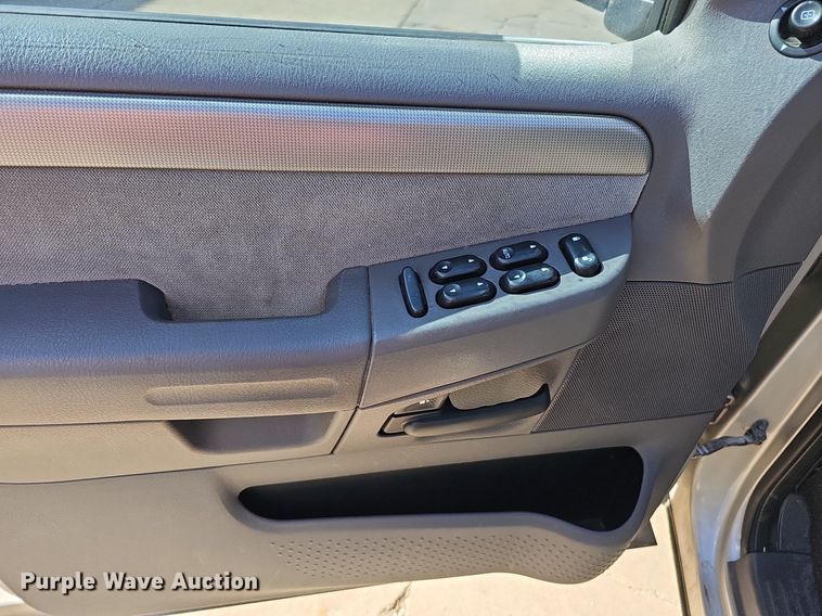image for item MH9441 2004 Ford Explorer XLT  SUV
