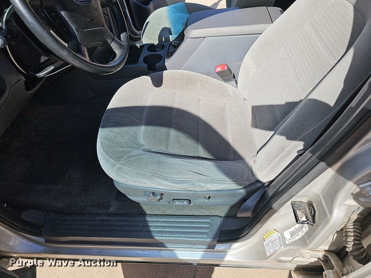 image for item MH9441 2004 Ford Explorer XLT  SUV