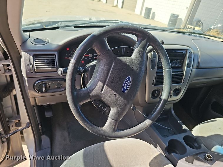 image for item MH9441 2004 Ford Explorer XLT  SUV