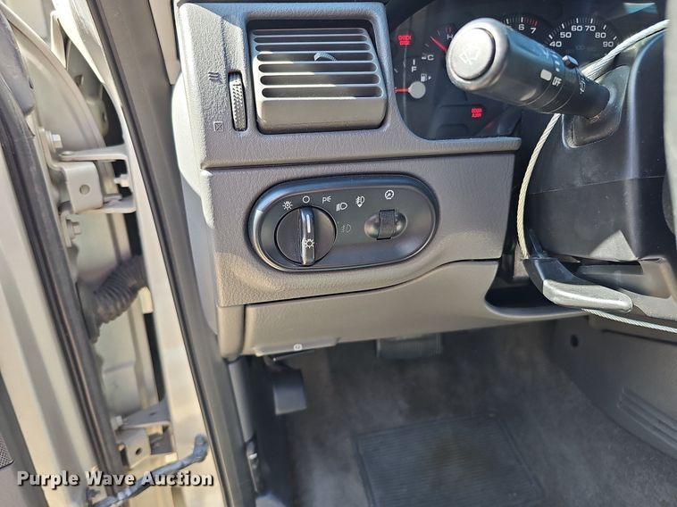 image for item MH9441 2004 Ford Explorer XLT  SUV