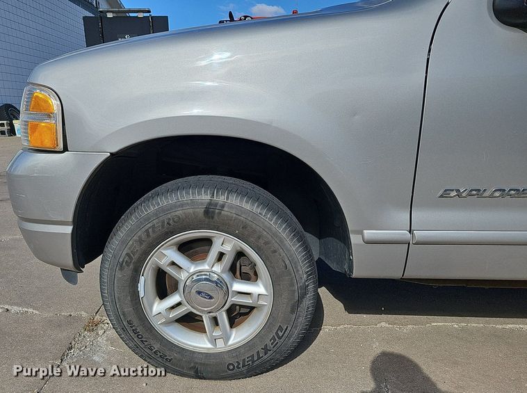 image for item MH9441 2004 Ford Explorer XLT  SUV