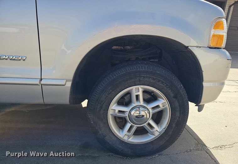 image for item MH9441 2004 Ford Explorer XLT  SUV