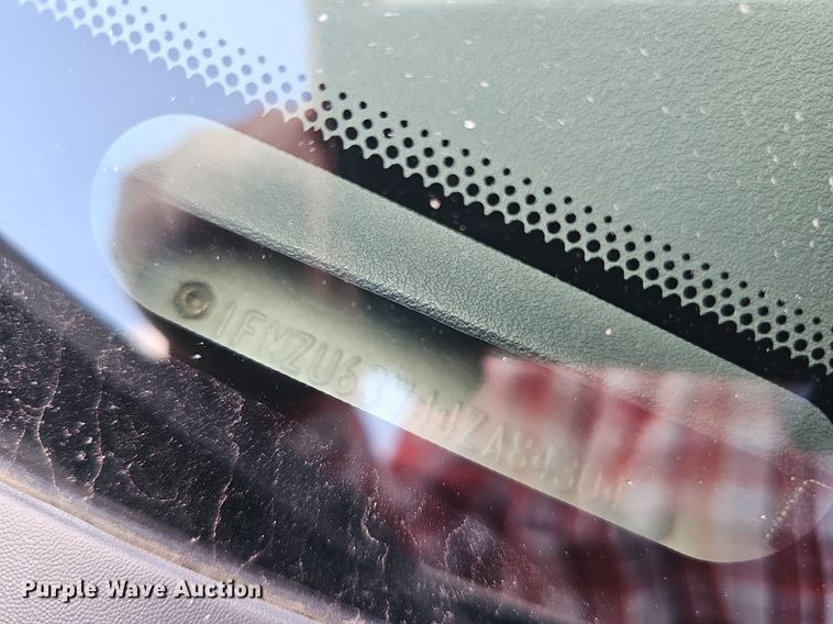 image for item MH9441 2004 Ford Explorer XLT  SUV