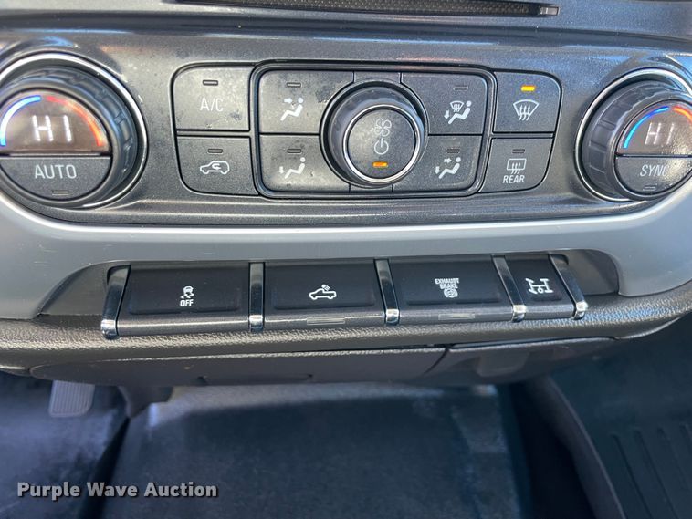 image for item MI9740 2016 GMC Sierra 3500HD  Crew Cab bale bed pickup truck