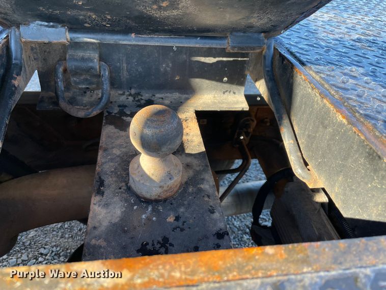 image for item MI9740 2016 GMC Sierra 3500HD  Crew Cab bale bed pickup truck