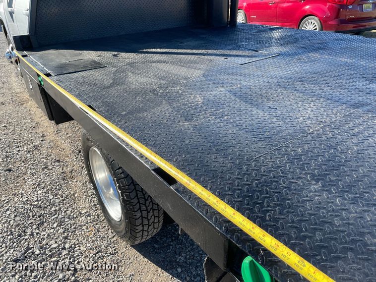 image for item MI9740 2016 GMC Sierra 3500HD  Crew Cab bale bed pickup truck