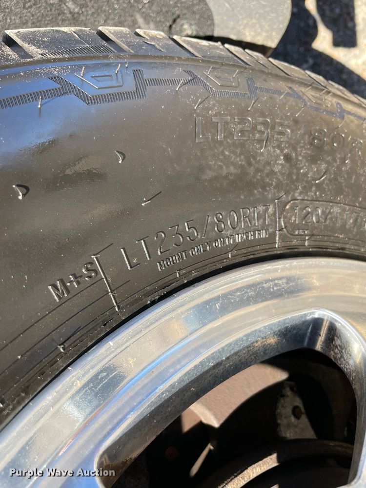 image for item MI9740 2016 GMC Sierra 3500HD  Crew Cab bale bed pickup truck