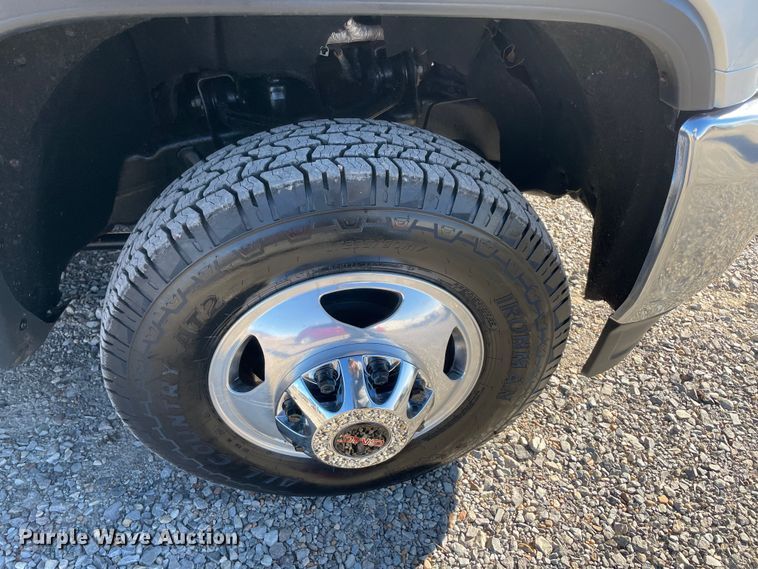 image for item MI9740 2016 GMC Sierra 3500HD  Crew Cab bale bed pickup truck