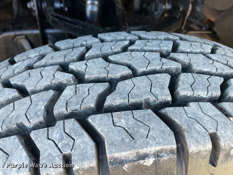 image for item MI9740 2016 GMC Sierra 3500HD  Crew Cab bale bed pickup truck