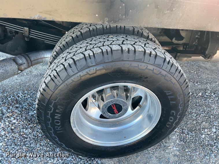 image for item MI9740 2016 GMC Sierra 3500HD  Crew Cab bale bed pickup truck