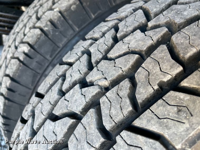 image for item MI9740 2016 GMC Sierra 3500HD  Crew Cab bale bed pickup truck