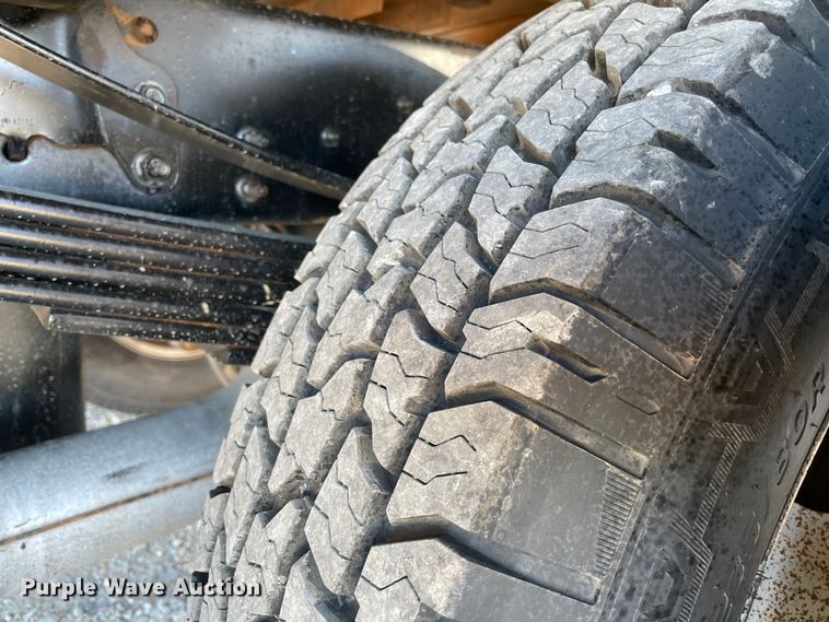 image for item MI9740 2016 GMC Sierra 3500HD  Crew Cab bale bed pickup truck