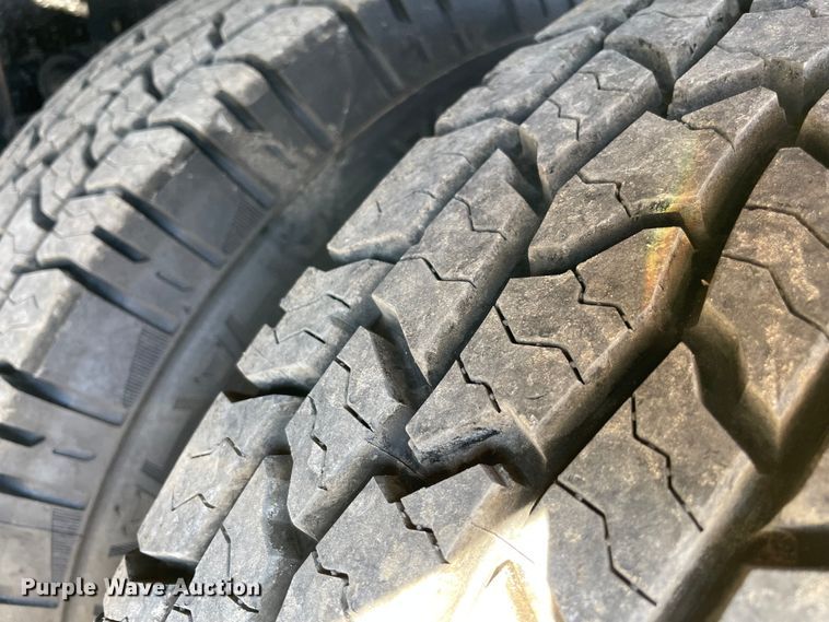 image for item MI9740 2016 GMC Sierra 3500HD  Crew Cab bale bed pickup truck