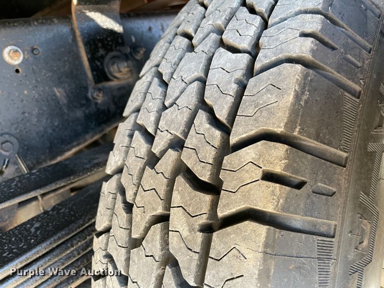 image for item MI9740 2016 GMC Sierra 3500HD  Crew Cab bale bed pickup truck