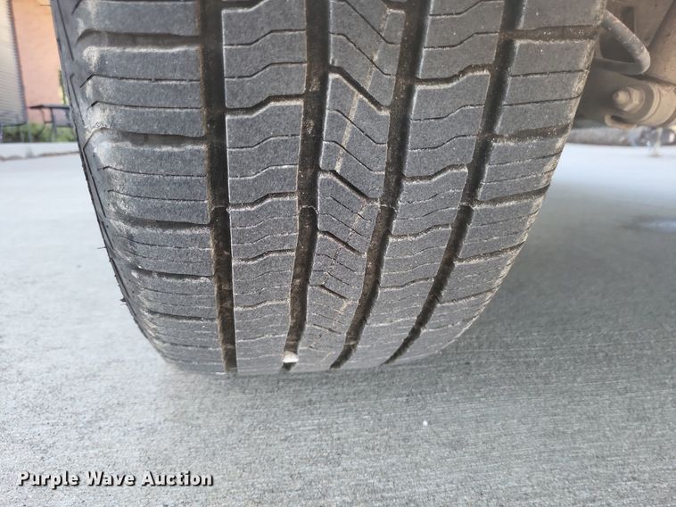 image for item MI9796 2014 GMC Sierra 1500 SLT  Crew Cab pickup truck