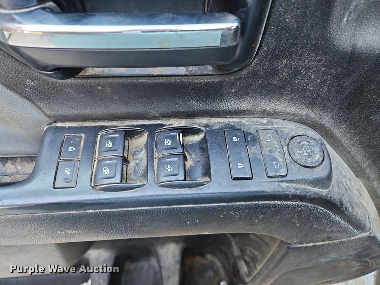 image for item MI9797 2014 Chevrolet Silverado 1500  Crew Cab pickup truck