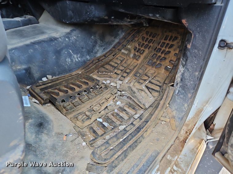 image for item MI9797 2014 Chevrolet Silverado 1500  Crew Cab pickup truck