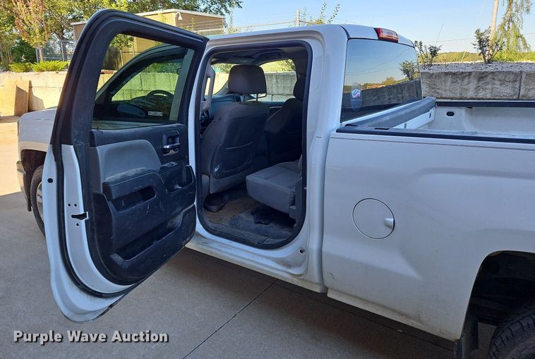 image for item MI9797 2014 Chevrolet Silverado 1500  Crew Cab pickup truck