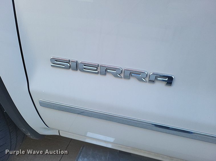 image for item MI9799 2018 GMC Sierra 1500 SLT  Crew Cab pickup truck