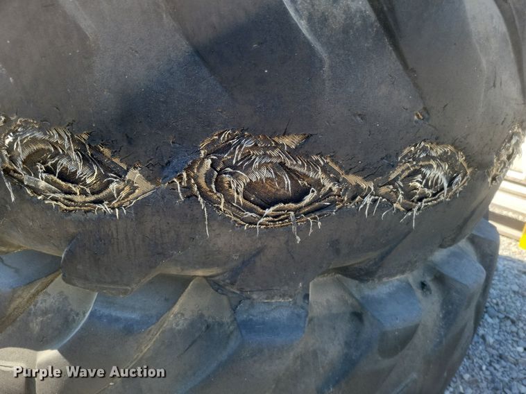 image for item MI9806 (4) 17.5-25 L2 tires and wheels