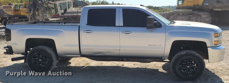 image for item MJ9423 2015 Chevrolet Silverado 2500HD  Crew Cab pickup truck