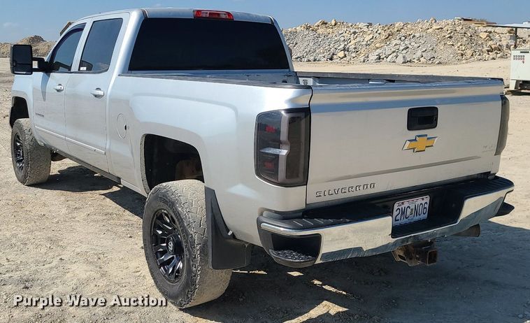 image for item MJ9423 2015 Chevrolet Silverado 2500HD  Crew Cab pickup truck