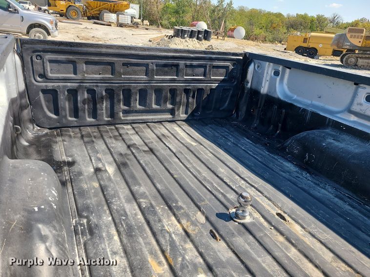 image for item MJ9423 2015 Chevrolet Silverado 2500HD  Crew Cab pickup truck