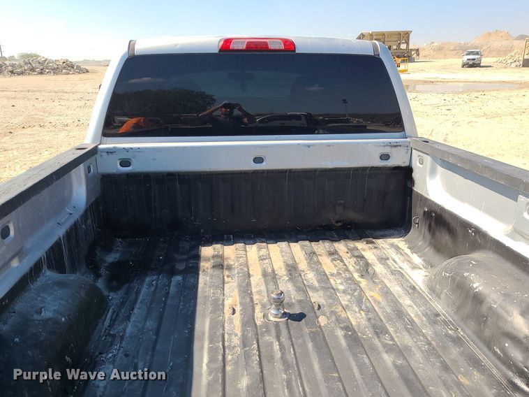 image for item MJ9423 2015 Chevrolet Silverado 2500HD  Crew Cab pickup truck