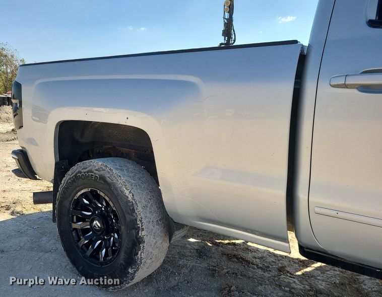 image for item MJ9423 2015 Chevrolet Silverado 2500HD  Crew Cab pickup truck