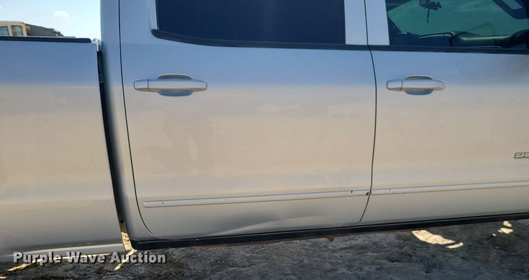 image for item MJ9423 2015 Chevrolet Silverado 2500HD  Crew Cab pickup truck