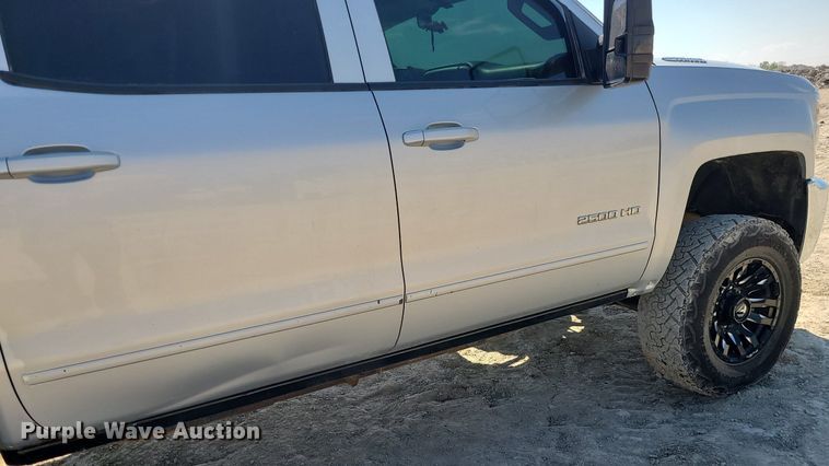image for item MJ9423 2015 Chevrolet Silverado 2500HD  Crew Cab pickup truck