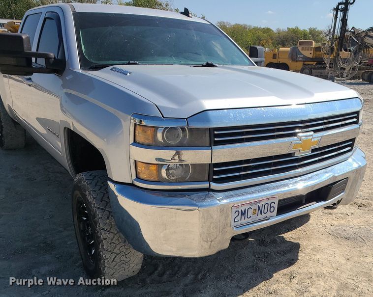 image for item MJ9423 2015 Chevrolet Silverado 2500HD  Crew Cab pickup truck